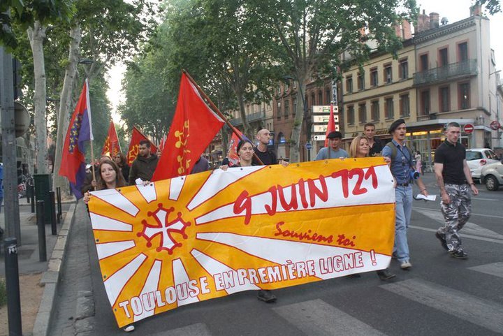 Défilé de Nostra Revolta en souvenir du 9 juin 721 le vendredi 25 mai 2011 à Toulouse, de la place Wilson au monument au mort du boulevard Lazare Carnot